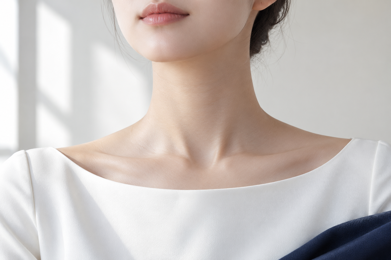 목 피부를 보여주는 모델 이미지